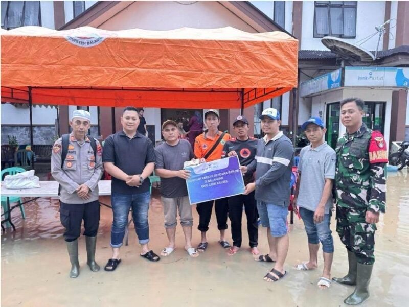 Bank Kalsel Salurkan Bantuan Banjir, Hadir Bersama Warga Balangan dan Banjar 1 IMG 20260110 WA0007 e1767997655622