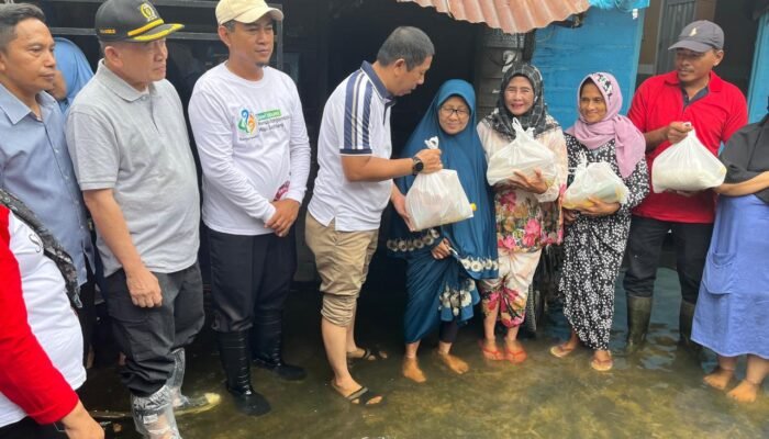 Air Setinggi Lutut, Tujuh Wakil Rakyat Banjarmasin Timur Sambangi Warga Kuripan