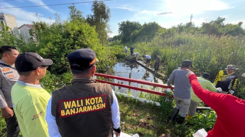 Wali Kota Banjarmasin dan Warga Bahu-Membahu Normalisasi Sungai Saka Pangilun 1 IMG 20260114 WA0043 e1768389090148