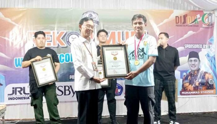 Luar Biasa, Warga Kalteng Andi Catat Rekor MURI, Cukur 377 Kepala Selama 11 Jam Lebih