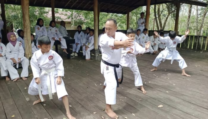 Serma Abdul Hamid Dampingi Karateka HST pada Gashuku dan Ujian Kenaikan Tingkat