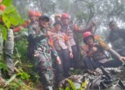 Tim SAR Bertahan Dirikan Tenda di Puncak Bukit Bulusaraung di Penemuan Badan Pesawat ATR
