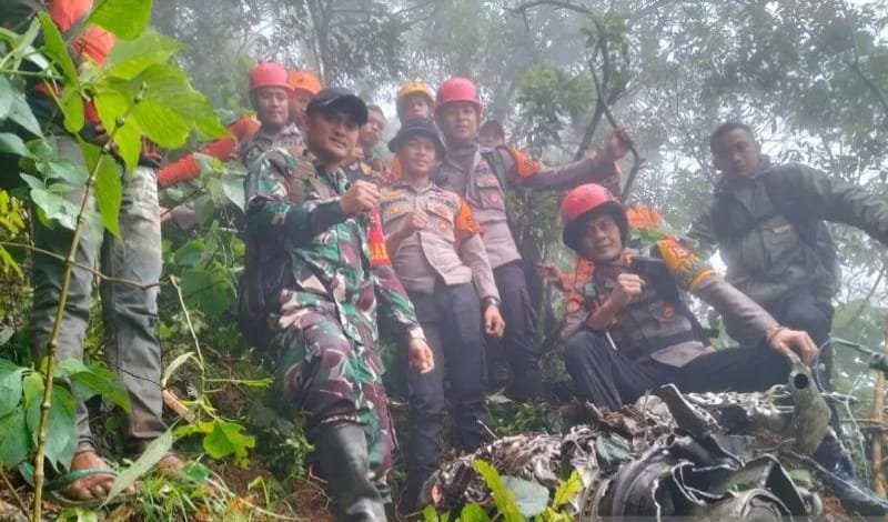 Tim SAR Bertahan Dirikan Tenda di Puncak Bukit Bulusaraung di Penemuan Badan Pesawat ATR 1 IMG 20260119 WA0019