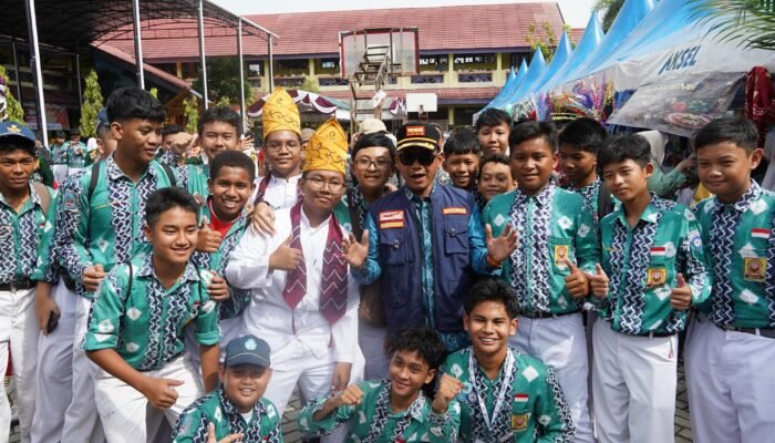 Atraksi Bausung Pangantin Hingga Madihin dari Siswa SMPN 2 Banjarmasin Dapat Apreasi Wali Kota Yamin