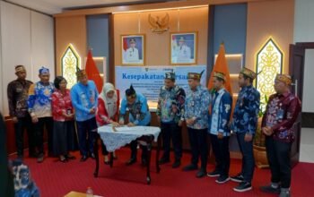 Pemprov dan Bulog Tandatangani MoU Ketersediaan Bahan Pokok 6 IMG 20260122 WA0046