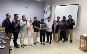 KPU Banjarmasin Resmikan Ruang Perpustakaan JDIH, Perkuat Literasi Hukum Kepemiluan 5 IMG 20260122 WA0053