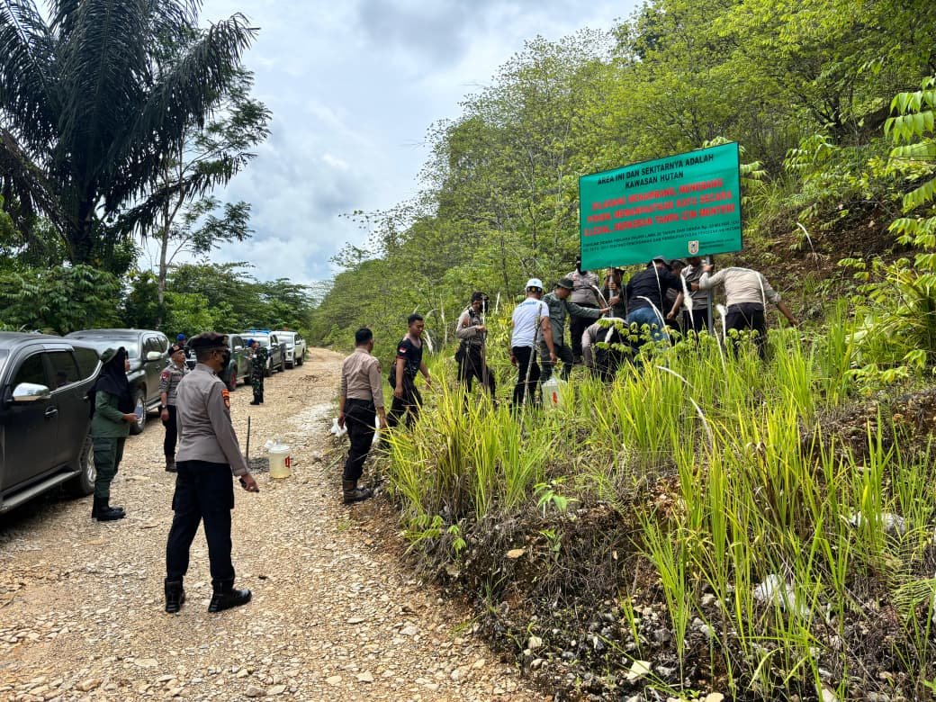 Personel Gabungan dan PT AGM Pasang Papan Peringatan Tambang Ilegal di Galian C Batu Bini 1 IMG 20260127 WA0058