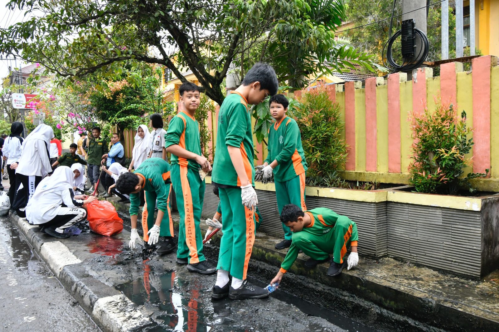 Disdik Gandeng Kecamatan, Pelajar Mulawarman Bersihkan Drainase Cegah Genangan 1 IMG 20260129 WA0034 scaled
