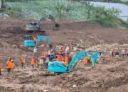 Tim SAR Evakuasi Empat Jenazah Korban Longsor, 16 Masih dalam Pencarian