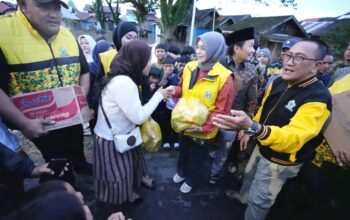 Peduli Korban Banjir, Partai Golkar Kalsel Salurkan Bantuan ke Kampung Melayu Martapura 4 IMG 20260104 001611