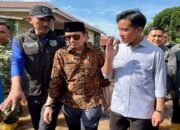 Warga Antusias Sambut Wapres Gibran Saat Tinjau Banjir di Sungai Tabuk