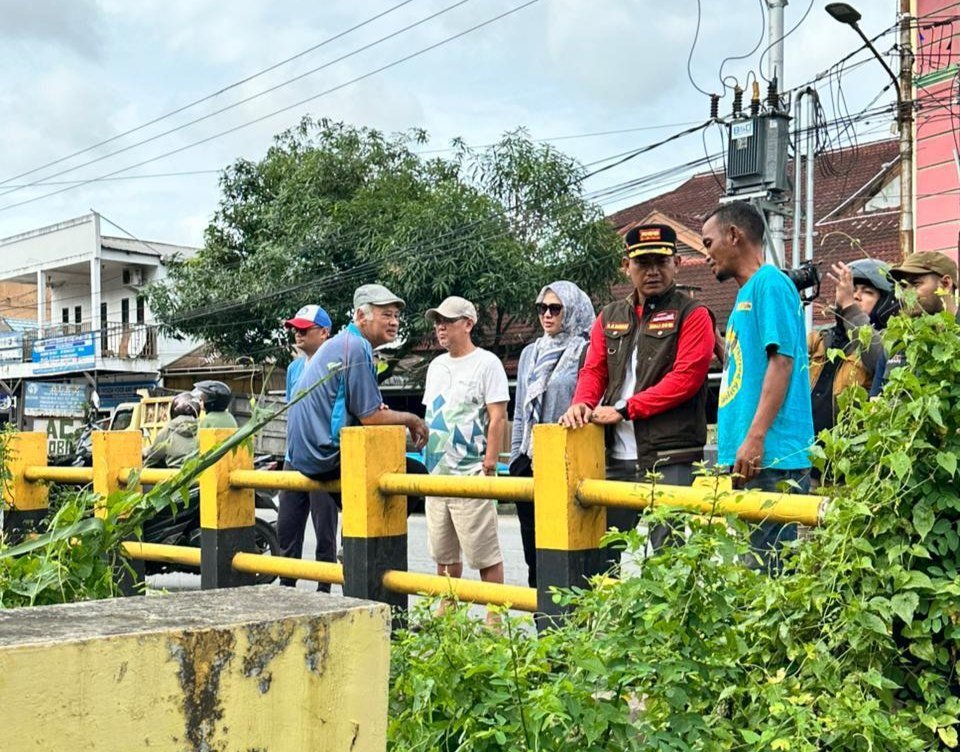 Tinjau Pengerukan Sungai Pramuka, Noor Latifah Dorong Penanganan Banjir Berkelanjutan 1 IMG 20260111 085509