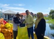 Batola Jadi “Penampung Terakhir” Banjir Kalsel, Achmad Maulana Turun Langsung Salurkan Sembako