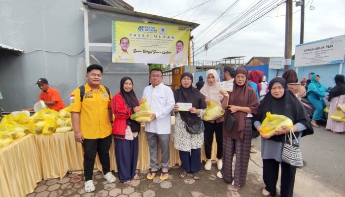 Gelar Pasar Murah di Banjarmasin Tengah, Yuni Abdi Nur Sulaiman Dorong Kader Golkar Dekat dengan dengan Masyarakat