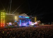 Light Show Drone Hiasi Pantai Jhonlin, Tanpa Kembang Api Batfest 2025 Tetap Spektakuler