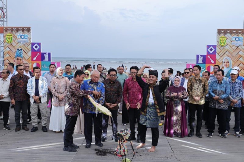 1 45 klm Kontrak Pemprov 8 Gubernur H muhidin dorong pariwisata semakin terkenal