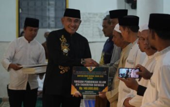 Safari Ramadan di Batakan, Bupati Minta Restu dan Doa Warga 7 Hal 2 Tala 3 klm 5