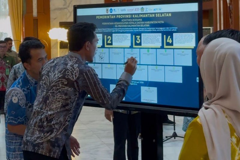 Bupati Hadiri Rakor Percepatan APBN 1 Hal 4 4 KLM Martapura Penandatanganan Komitmen