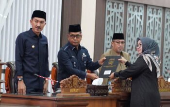 Hal 4 4 KLm Martapura Sampaikan Raperda