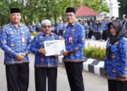 Diskominfostandi Beri Penghargaan SKPD-Kecamatan Teraktif InfoPublik