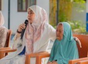 Erna Lisa Halaby Temui Warga Dhuafa di Liang Anggang