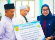 Safari Ramadan di Liang Anggang, Wali Kota Banjarbaru Serahkan Hibah untuk Rumah Ibadah