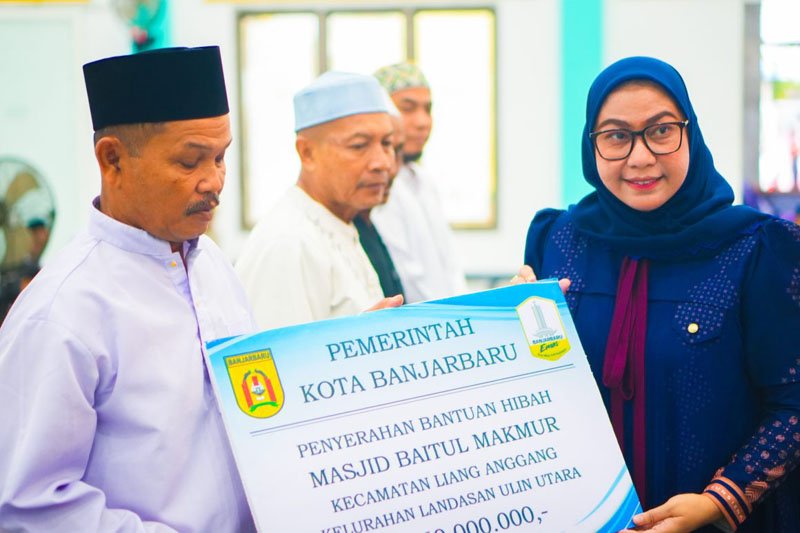 Safari Ramadan di Liang Anggang, Wali Kota Banjarbaru Serahkan Hibah untuk Rumah Ibadah 1 Hal 6 3 KLM BJB 1 7