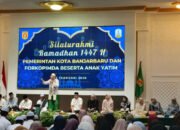 Serahkan Tali Asih untuk Anak Yatim, Wali Kota Banjarbaru Ajak Berani Bermimpi