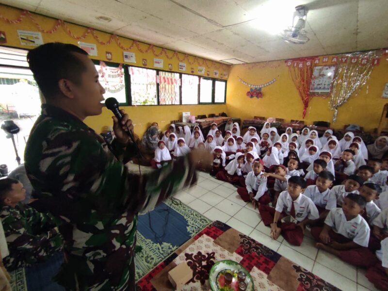 Cegah Perundungan, Babinsa Koramil 1002-06/Barabai Sambangi SDN 1 Awang Besar 1 IMG 20260202 WA0067 e1770034285582