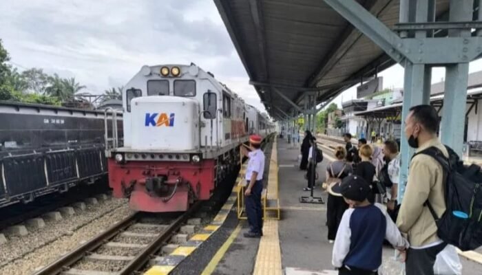 Tiket Kereta Api dari Jakarta Ludes Terjual Dibeli Pemudik Lebaran