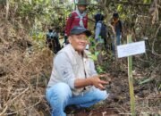 Peduli Lingkungan, Mapala Piranha Tanam 1.000 Bibit Pohon di Kiram