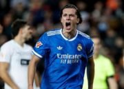 Real Madrid Tempel Ketat Barcelona Usai Bungkam Valencia 2-0