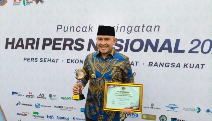 Aktif di Bidang Olahraga, Bupati Tanah Laut Sabet Anugerah SIWO Award