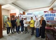 YN’S Center dan Hasnur Group Serahkan Paket Ramadan untuk PWI Kalsel