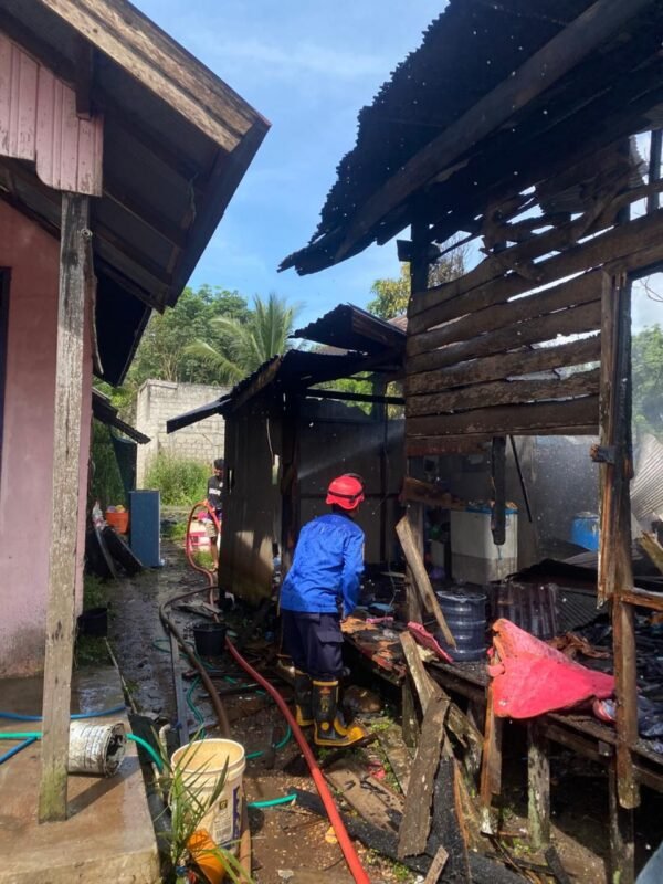 Kebakaran di Bati-Bati, Empat Bangunan Ludes Terbakar 1 IMG 20260217 WA0043 e1771323081376