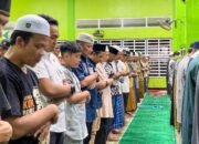 ‎Ratusan Warga Binaan Lapas Narkotika Karang Intan Khusyuk Ikuti Tarawih Perdana