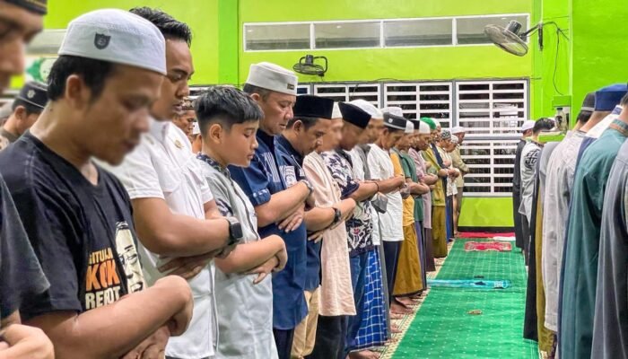 ‎Ratusan Warga Binaan Lapas Narkotika Karang Intan Khusyuk Ikuti Tarawih Perdana