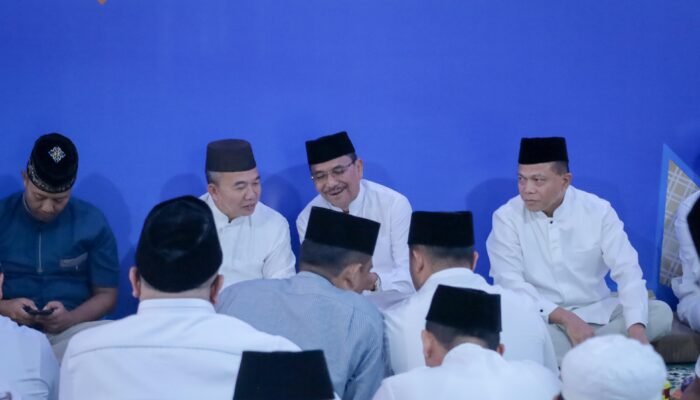 Pimpinan DPRD Kalsel Hadiri Momentum Haul dan Buka Puasa, Pimpinan DPRD Kalsel Ajak Teladani Pengabdian Almarhum