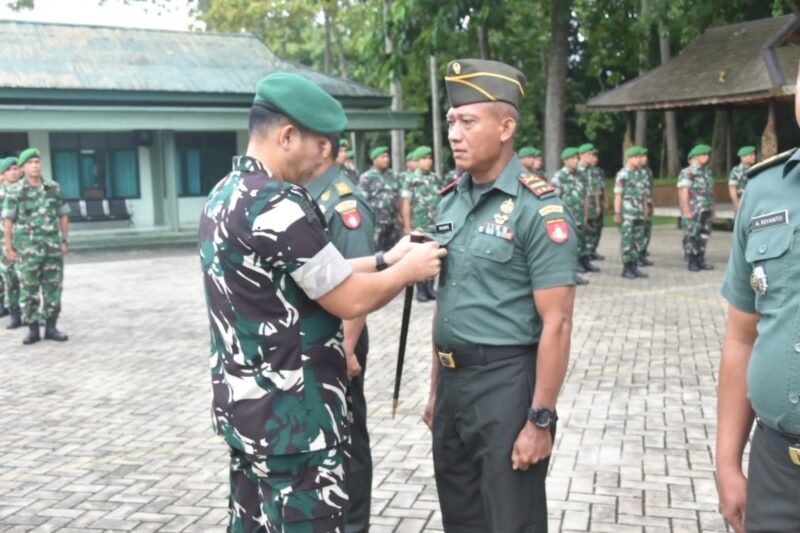 Dandim 1002/HST Tekankan Profesionalisme Prajurit dalam Korps Raport Sertijab 1 IMG 20260223 WA0041 e1771827400728