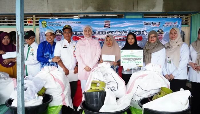 Wakil Wali Kota Banjarmasin Serahkan Bantuan untuk Korban Kebakaran di Pemurus Dalam