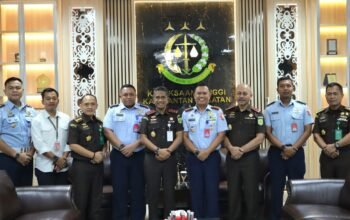 Kejati Kalsel dengan Danlanud Kuatkan Komunikasi Strategis 4 WhatsApp Image 2026 02 25 at 11.11.58