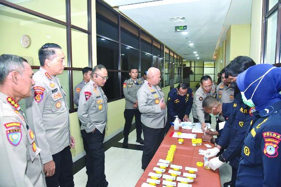 Kapolda Kalsel Terkejut Mendadak Tes Urine