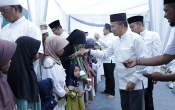 Sekdaprov Serahkan Santuan Anak Yatim Piatu 4 1 45 klm Kontrak Pemprov 3 Buka puasa bersama PT Hasnur Grup