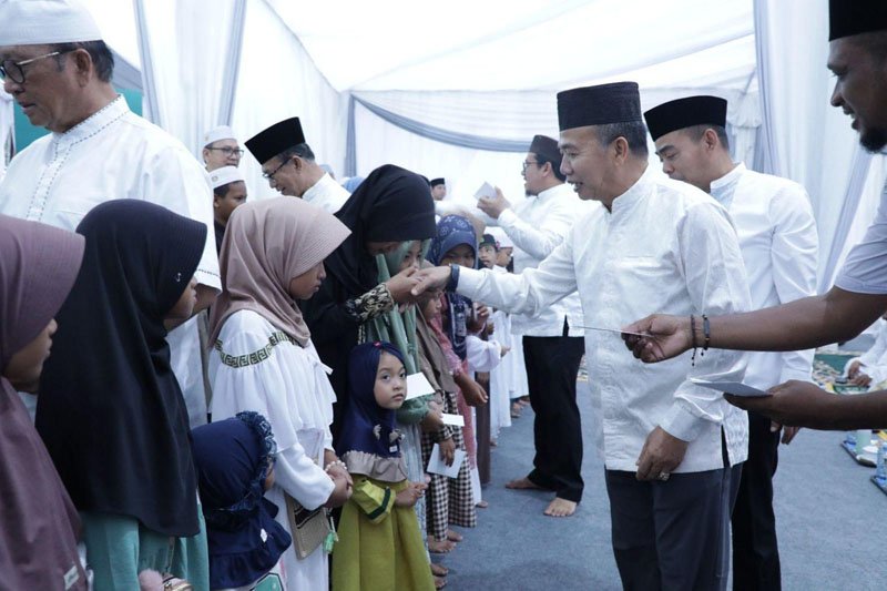 Sekdaprov Serahkan Santuan Anak Yatim Piatu 1 1 45 klm Kontrak Pemprov 3 Buka puasa bersama PT Hasnur Grup