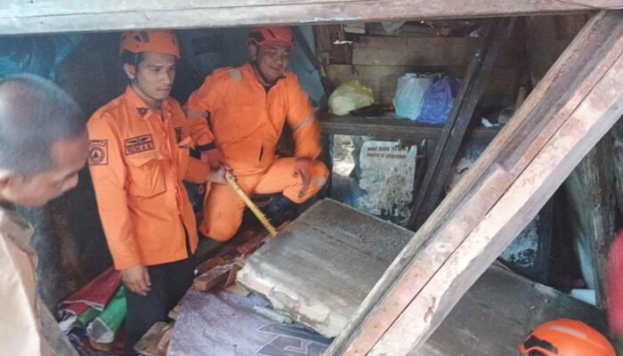 Puluhan Toko di Pasar Ujung Murung Telah Ambruk