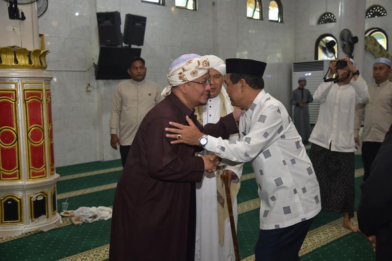 Bupati HSS Kunjungi Guru Syairazi Momentum Idul Fitri 1447 Hijriah 1 Hal 12 HSS 3 klm 13