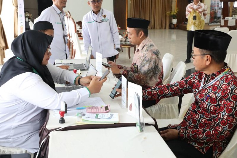 Pejabat dan ASN Pemkab HSS Berzakat Lewat Baznas 1 Hal 12 HSS 3 klm 9