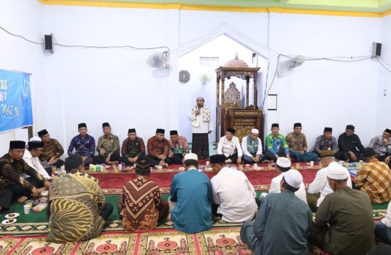 Pemkab Tanbu Safari Ramadhan di Kecamatan Satui 1 Hal 12 Tanbu 35 klm 1