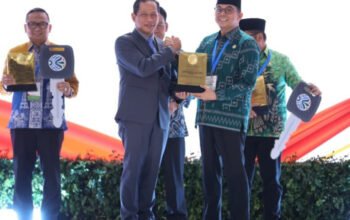 Pemkab Tanbu Terima Anugerah Predikat Sertifikat Menuju Kabupaten Bersih Tahun 2025 4 Hal 12 Tanbu 35 klm