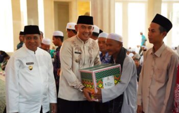 Safari Ramadan di Kintap Bupati Fokus Perbaikan Infrastruktur dan Kesejahteraan Lansia 5 Hal 2 Tala 3 klm 1